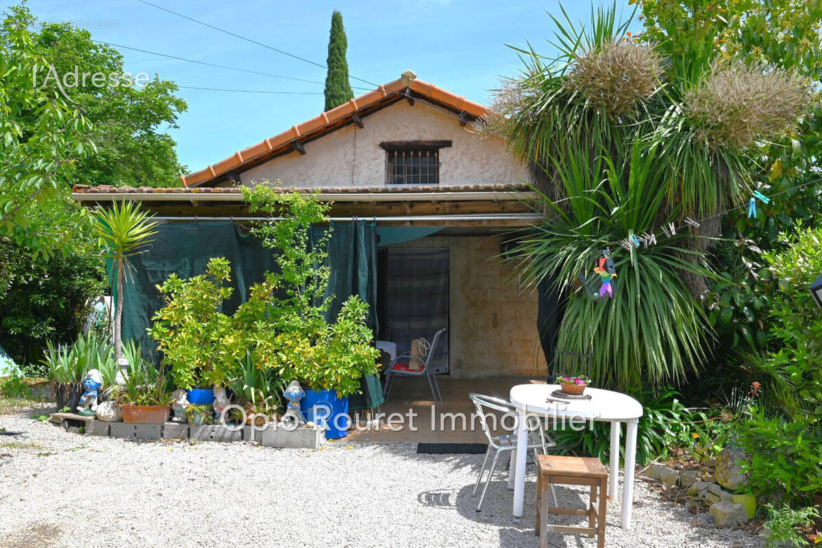 Maison à CHATEAUNEUF-GRASSE