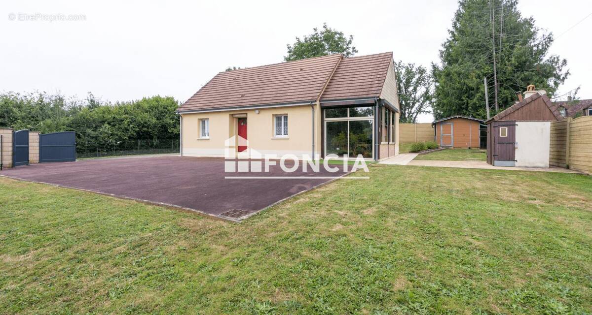 Maison à CONLIE