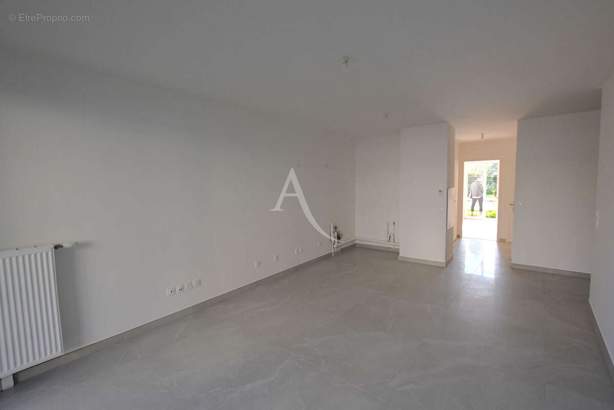 Appartement à COMBS-LA-VILLE