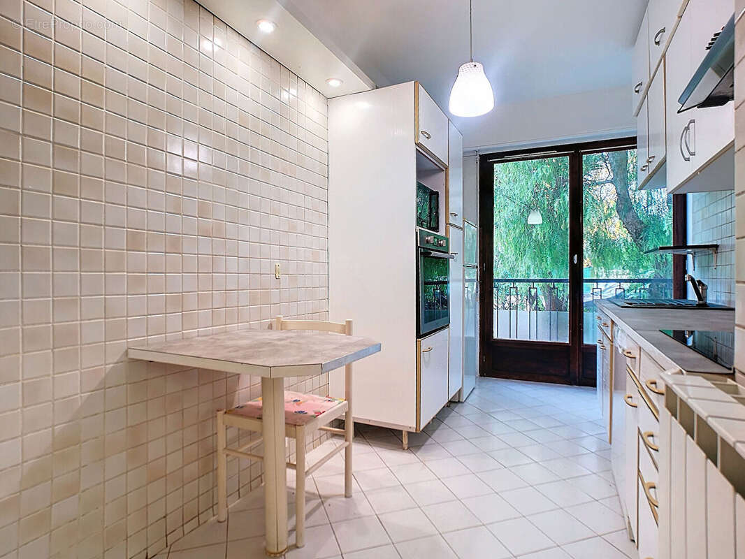 Appartement à SAINT-LAURENT-DU-VAR