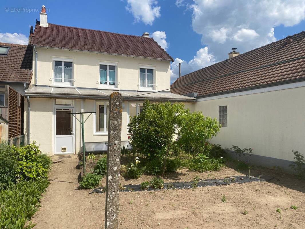 Maison à LA SUZE-SUR-SARTHE