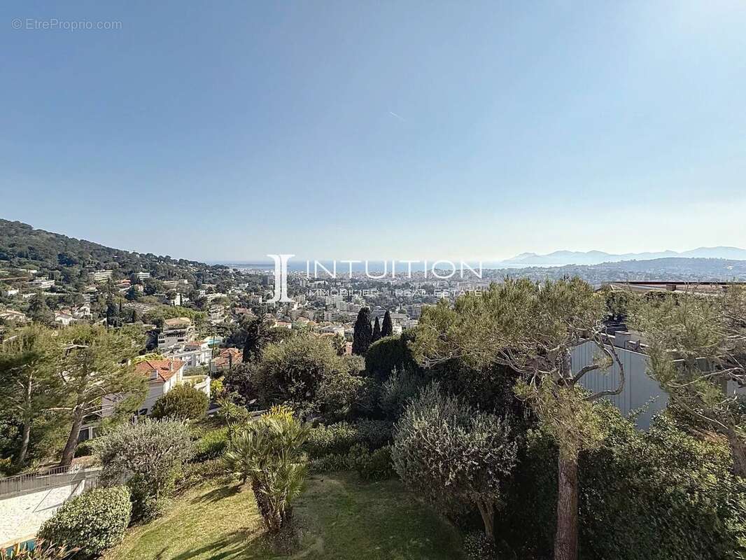 Appartement à LE CANNET
