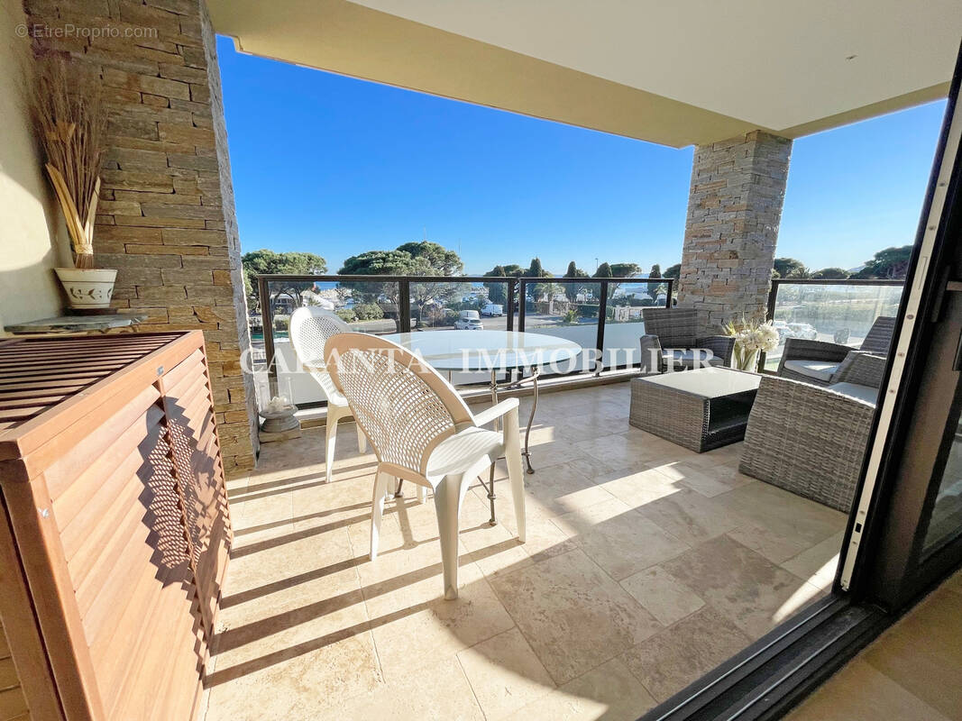 Appartement à ROQUEBRUNE-SUR-ARGENS