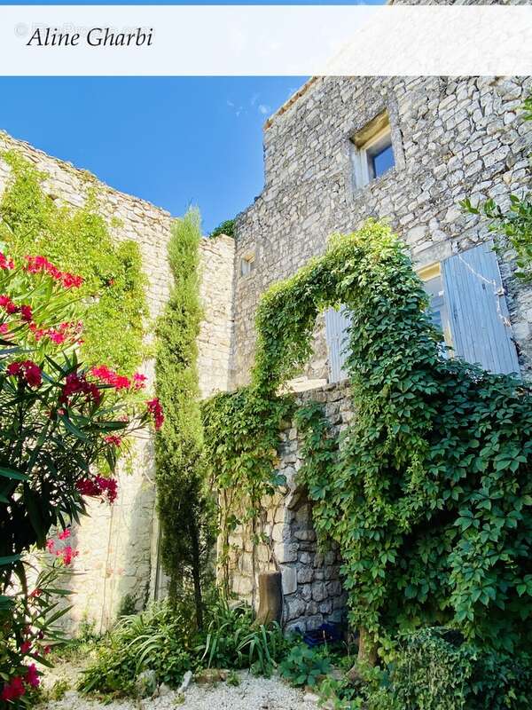Maison à LA GARDE-ADHEMAR