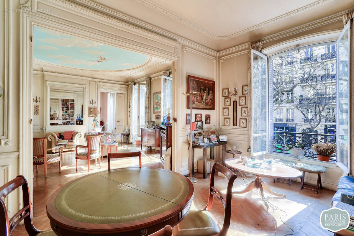 Appartement à PARIS-17E