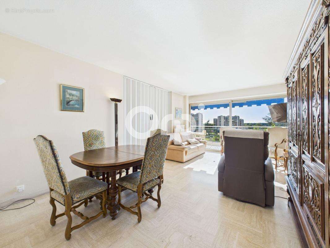 Appartement à MANDELIEU-LA-NAPOULE