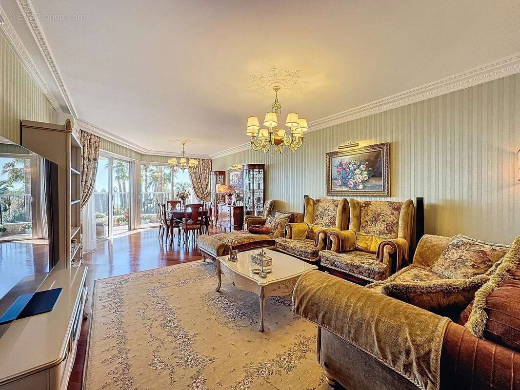 Appartement à VALLAURIS