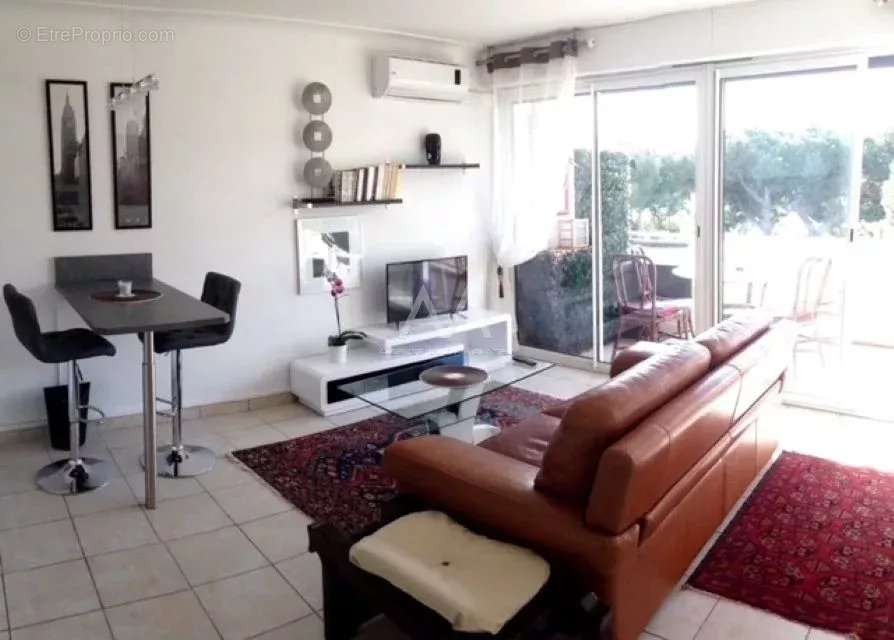 Appartement à SAINT-LAURENT-DU-VAR