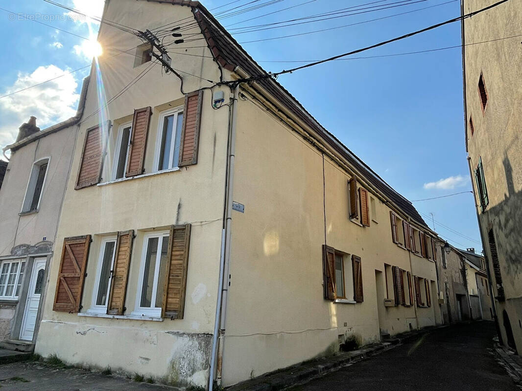 Maison à BRIENON-SUR-ARMANCON