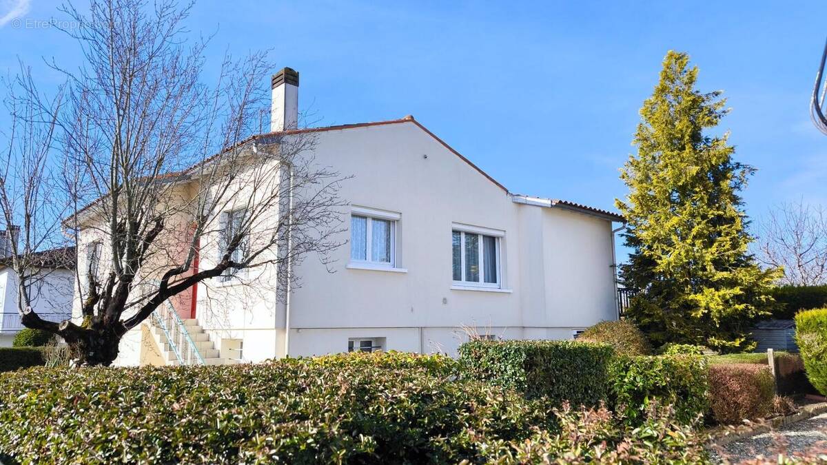 Photo 1 - Maison à SAINT-JULIEN-DE-L&#039;ESCAP