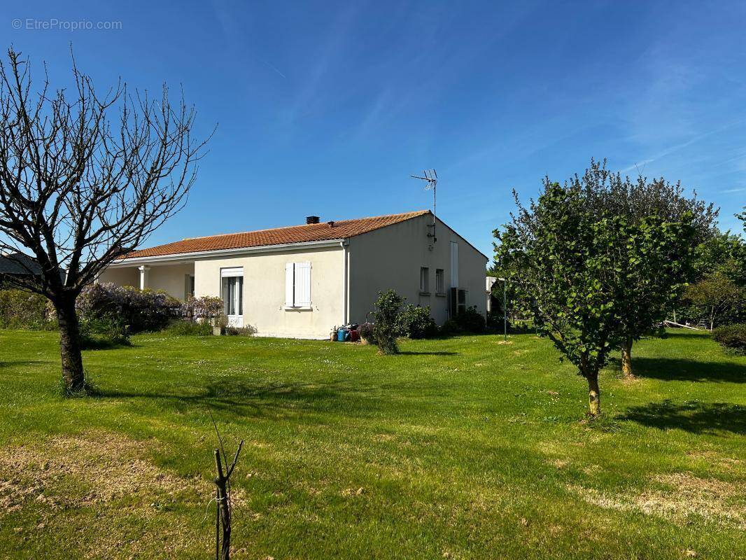 Maison à CHARRON