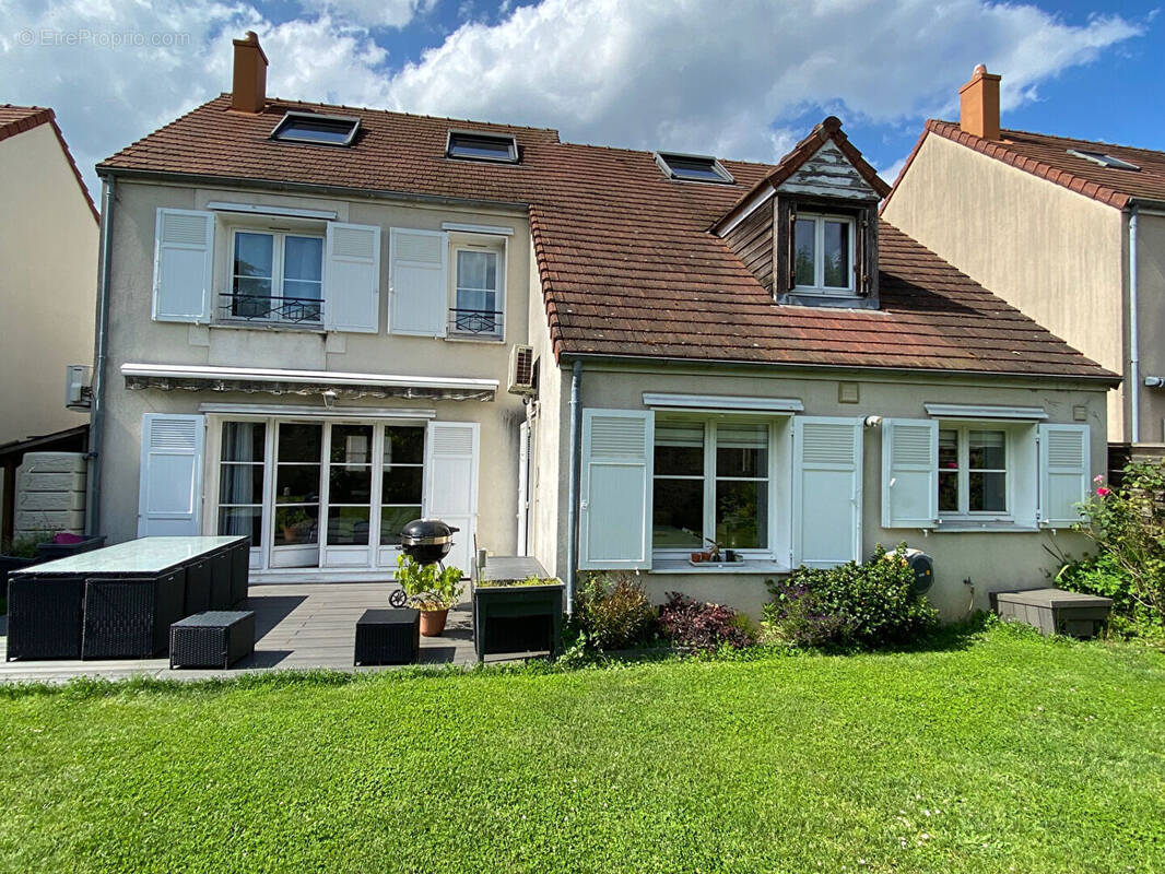 Maison à MENNECY
