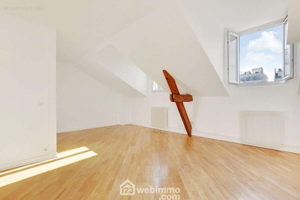 Un séjour de 28 m2 au sol ... - Appartement à SURESNES