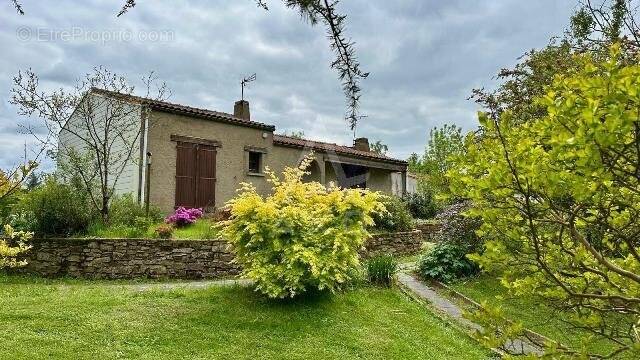 Maison à CUGAND