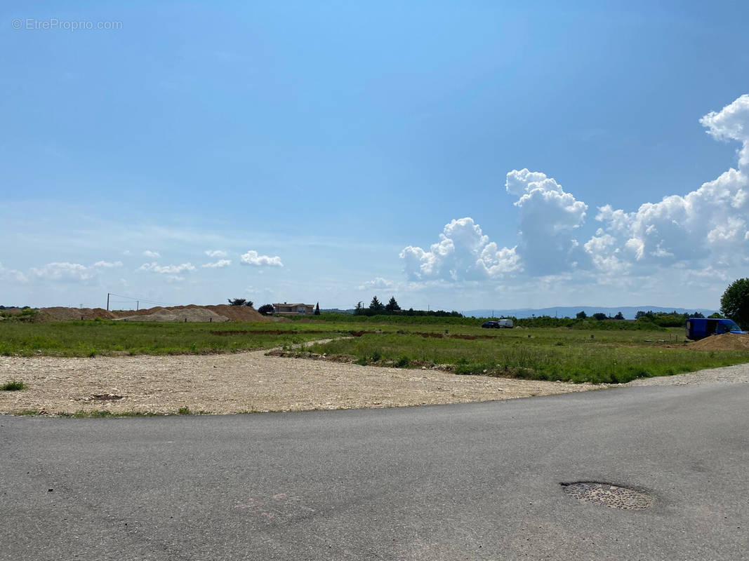 Terrain à GRANGES-LES-BEAUMONT