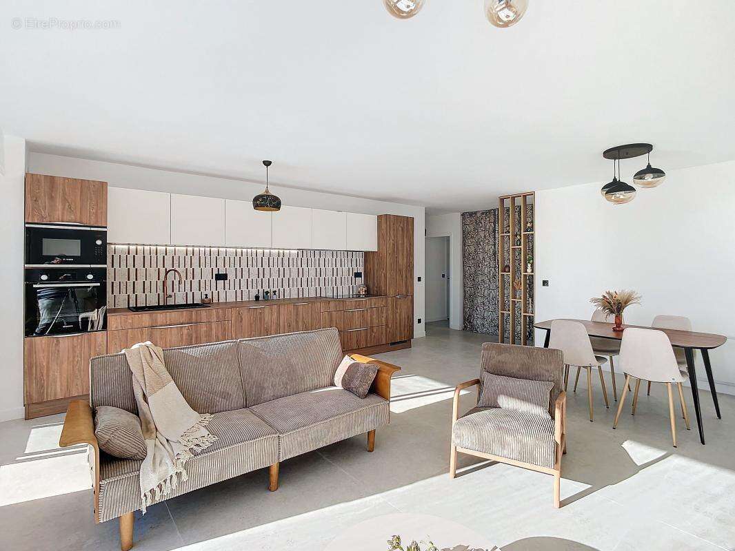 Appartement à SAINT-LAURENT-DU-VAR