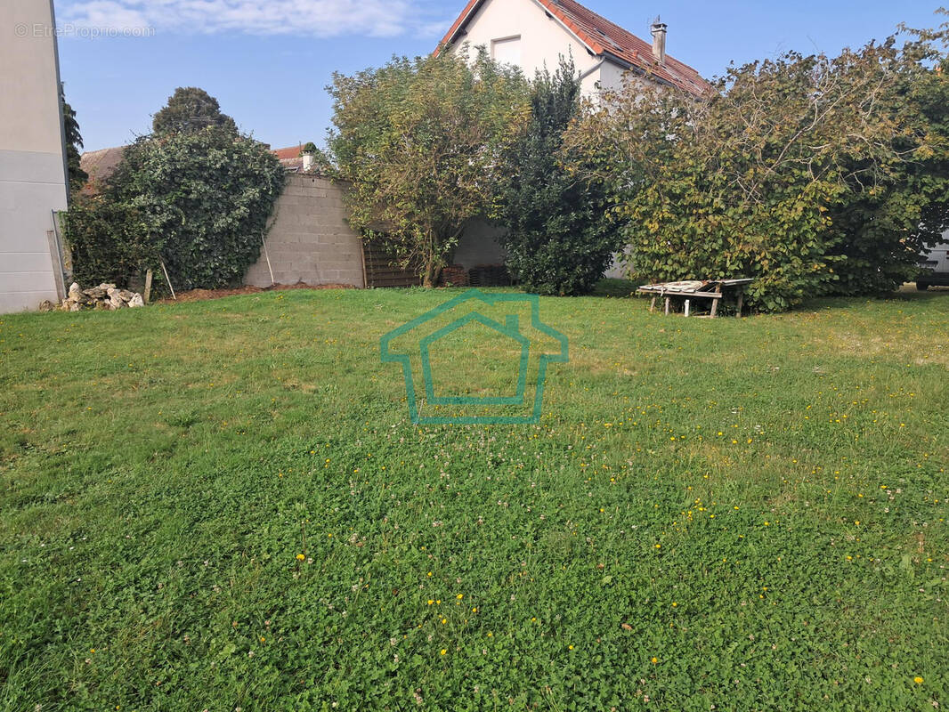 Terrain à LA QUEUE-LES-YVELINES