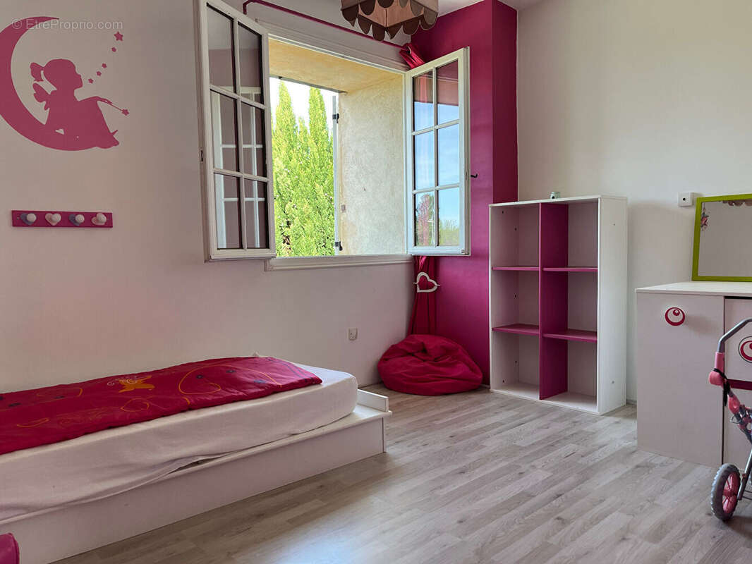 Maison à LAUDUN-L&#039;ARDOISE