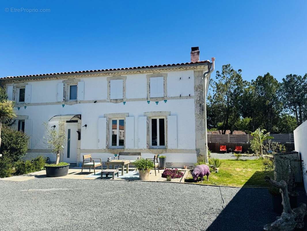 Maison à CORME-ECLUSE