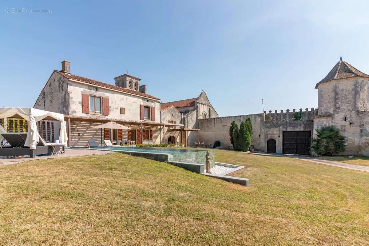 Maison à SEGONZAC