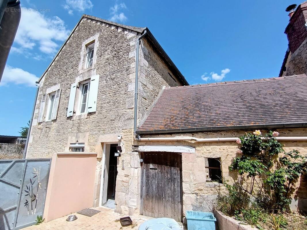 Maison à MEZIDON-CANON
