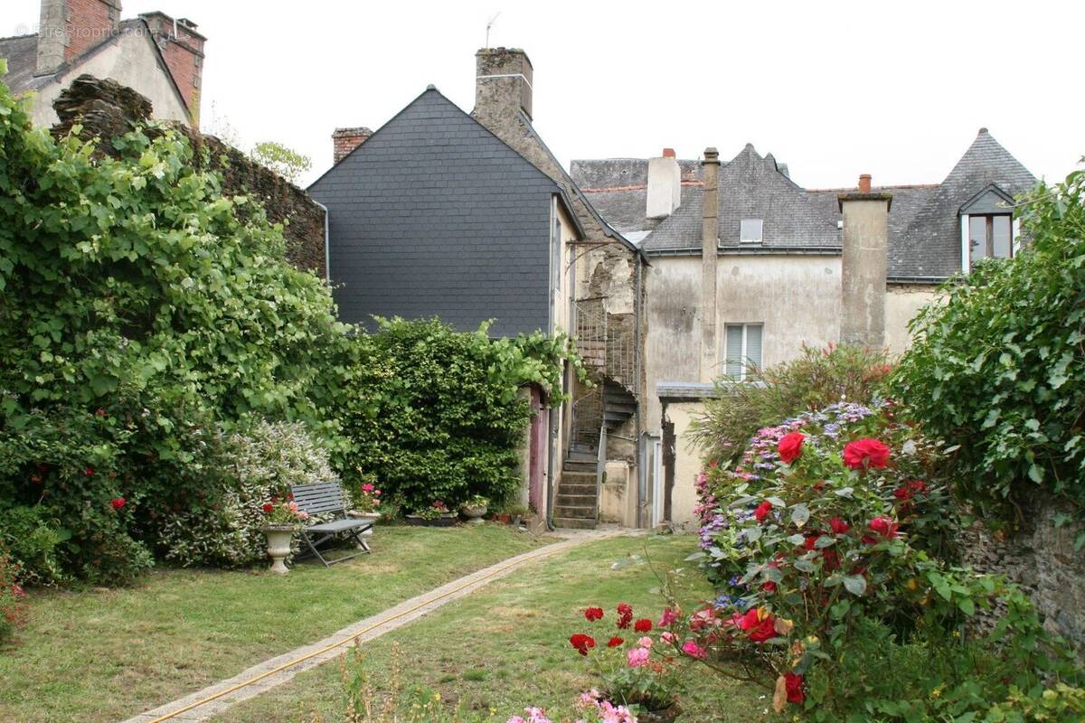 Maison à JOSSELIN
