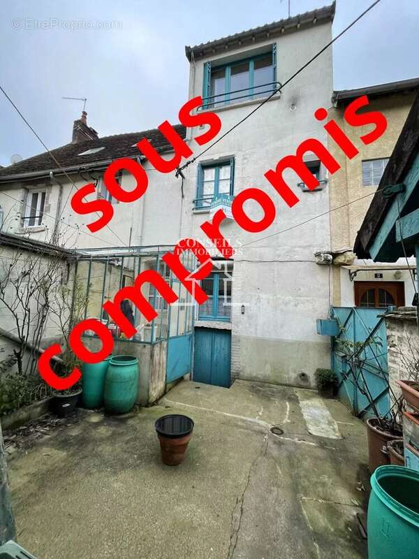 Maison à SAINT-JULIEN-DU-SAULT