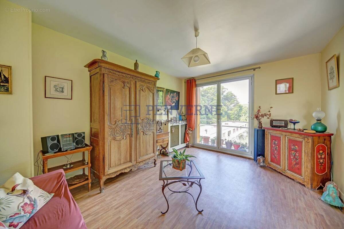 Appartement à LA CELLE-SAINT-CLOUD