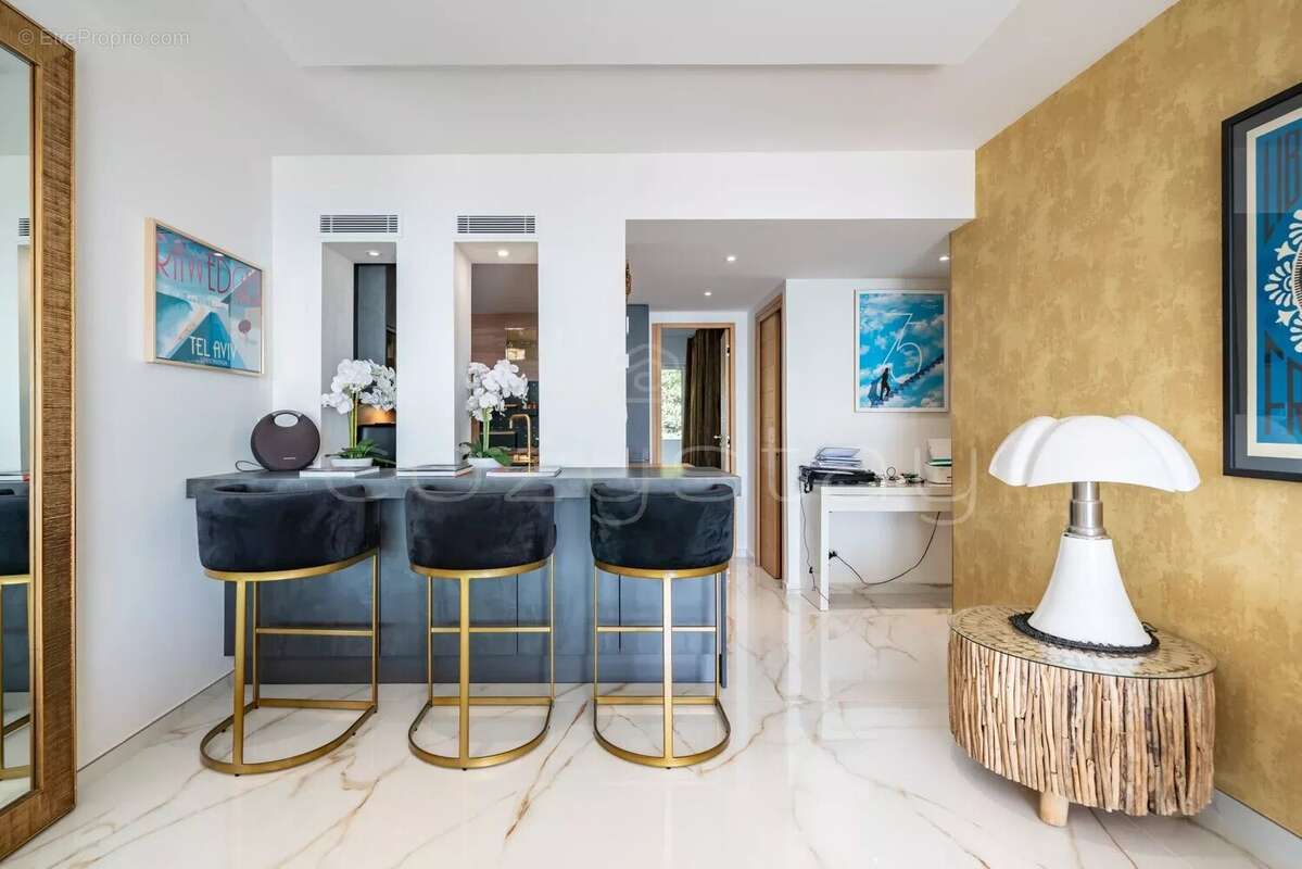 Appartement à VALLAURIS