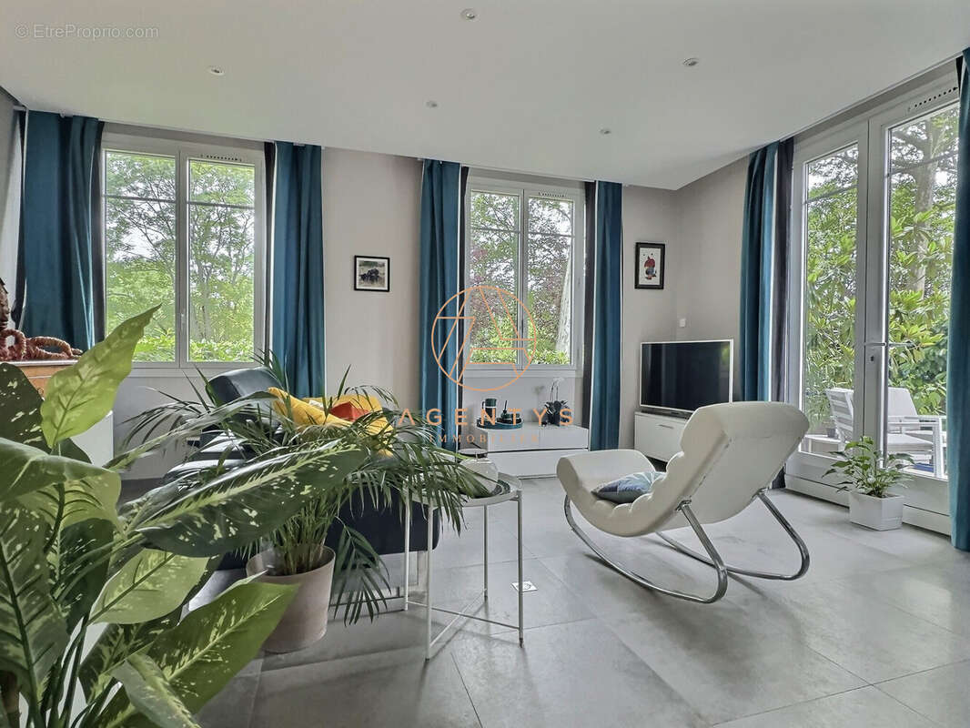 Appartement à SAINT-MAUR-DES-FOSSES