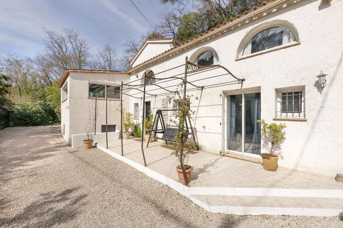 Maison à CHATEAUNEUF-GRASSE