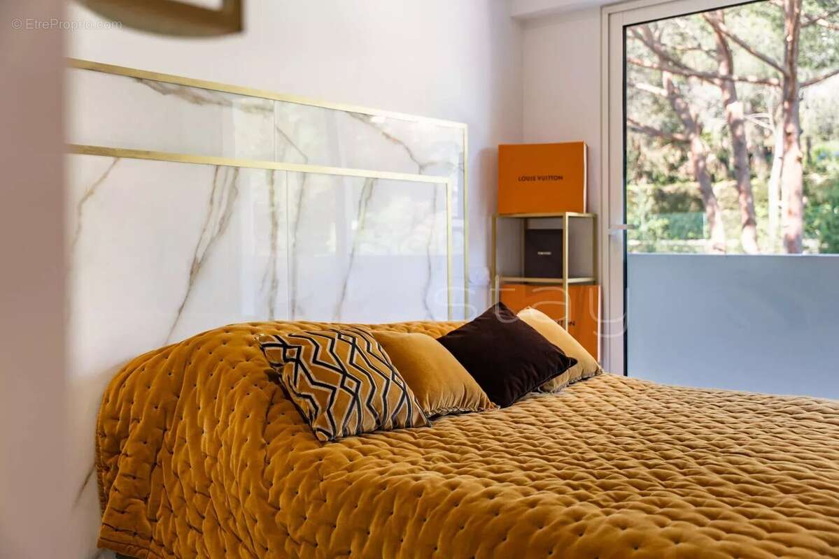Appartement à VALLAURIS