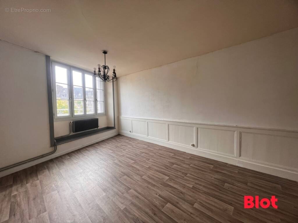 Appartement à FOUGERES