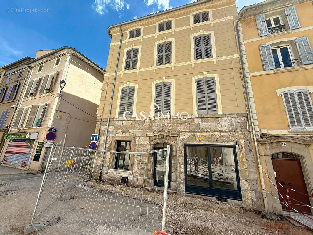 Appartement à SOLLIES-PONT