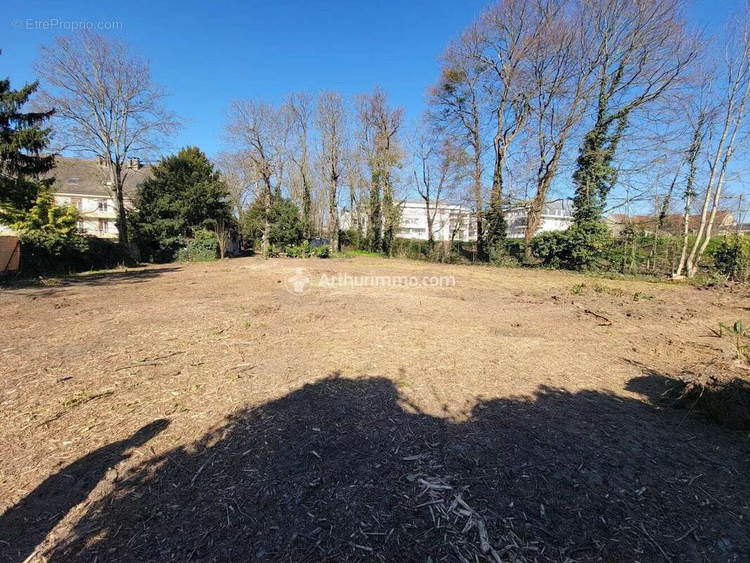 Terrain à SARCELLES