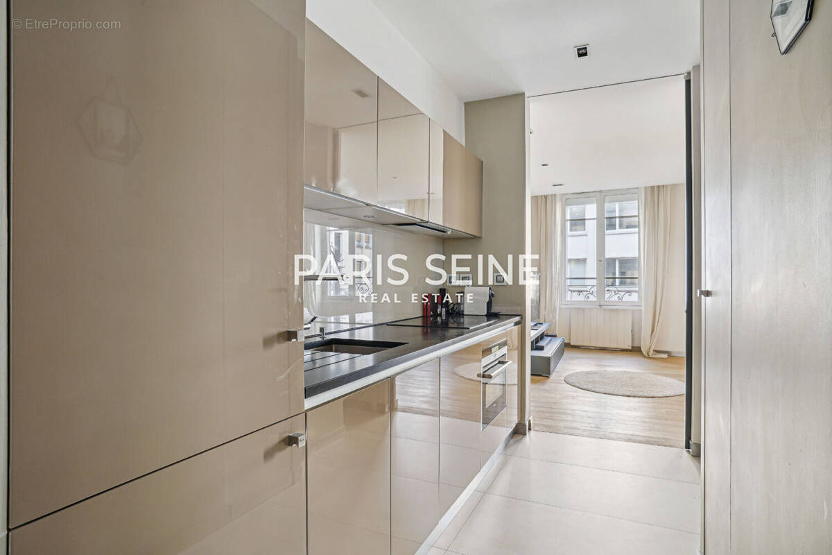 Appartement à PARIS-1E