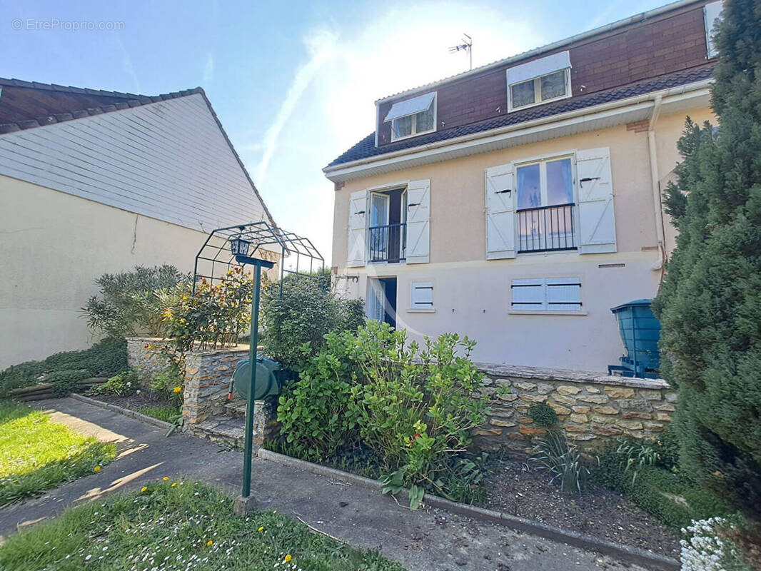 Maison à ETAMPES