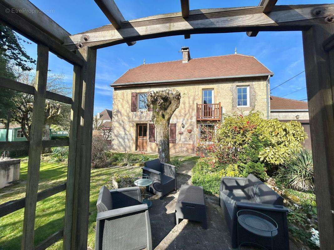 Maison à ARC-SUR-TILLE