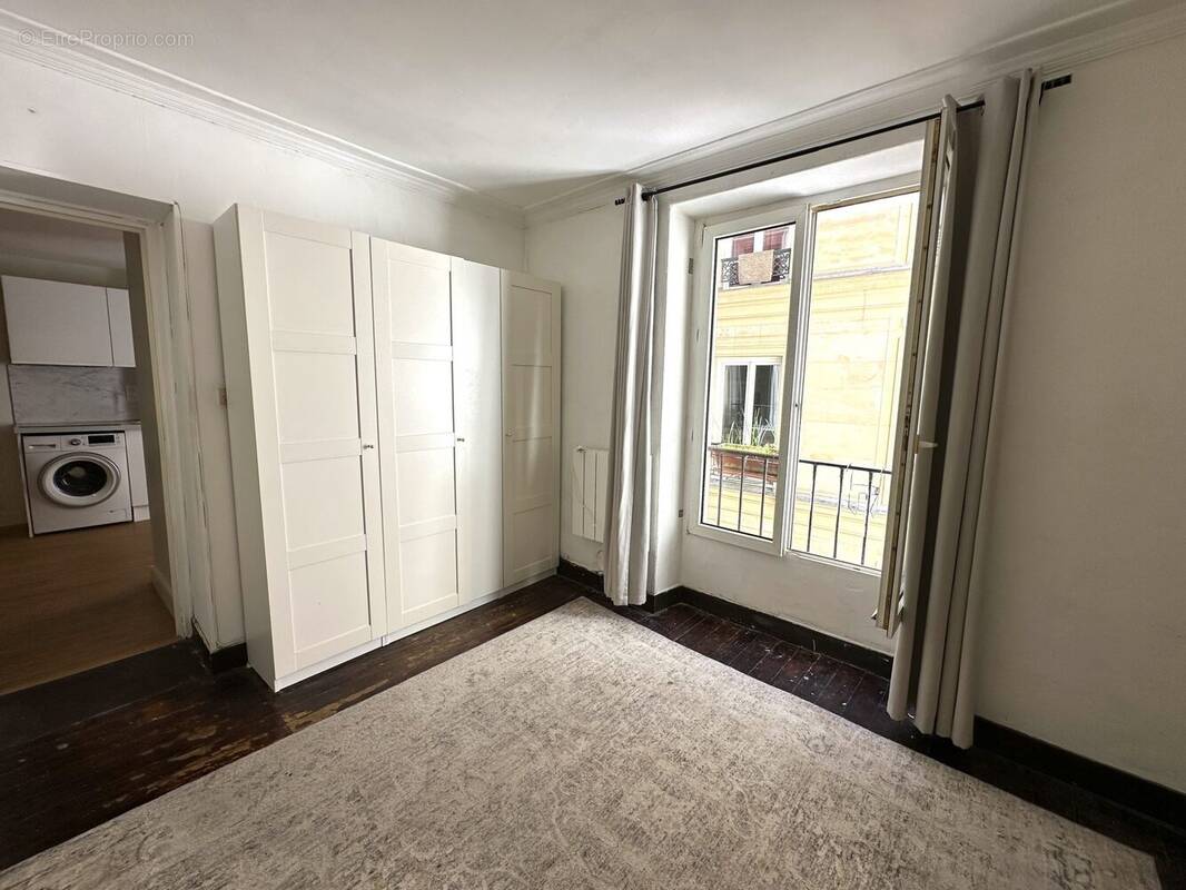 Chambre 1 - Appartement à PARIS-11E