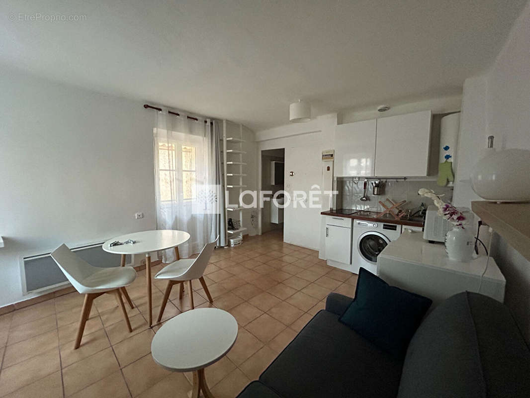 Appartement à SAINT-LAURENT-DU-VAR