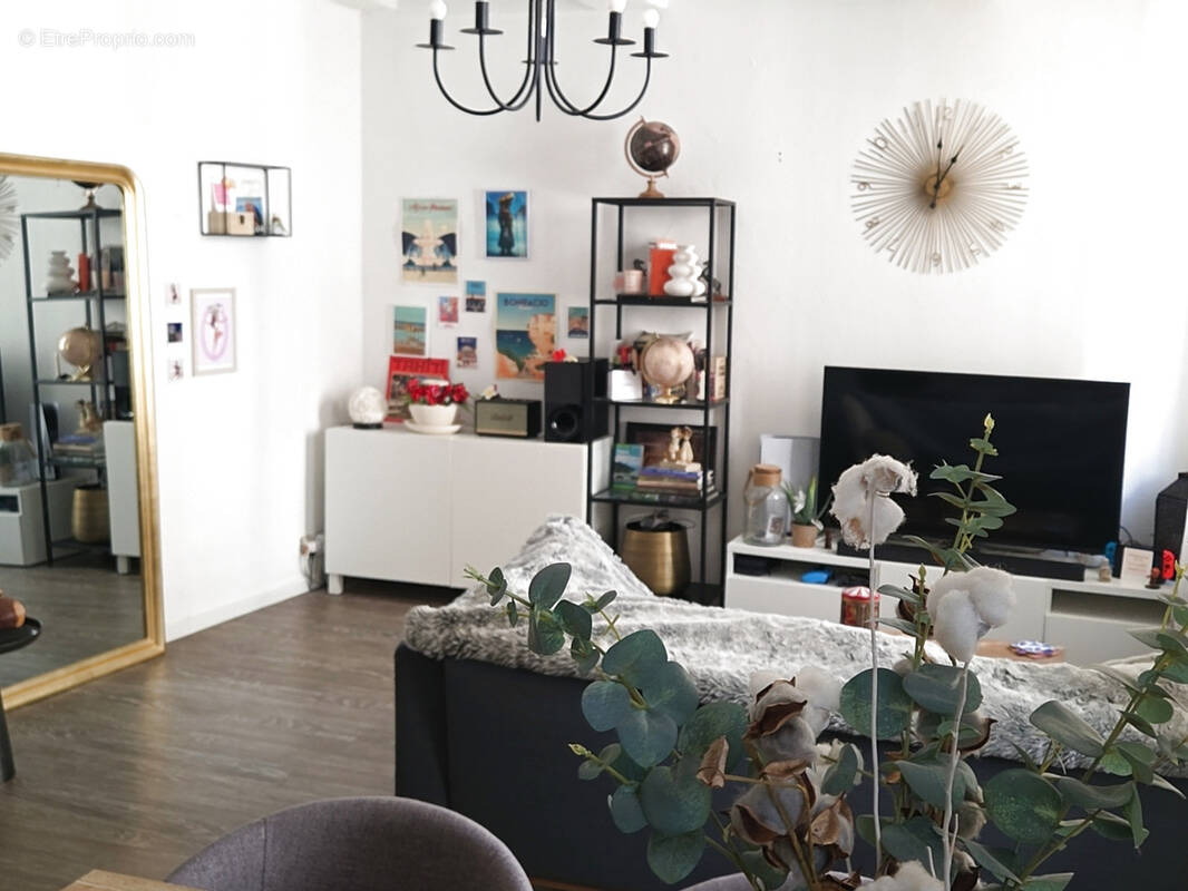 Appartement à SOLLIES-PONT