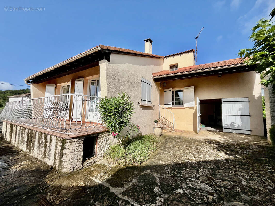 Maison à LAUDUN-L&#039;ARDOISE