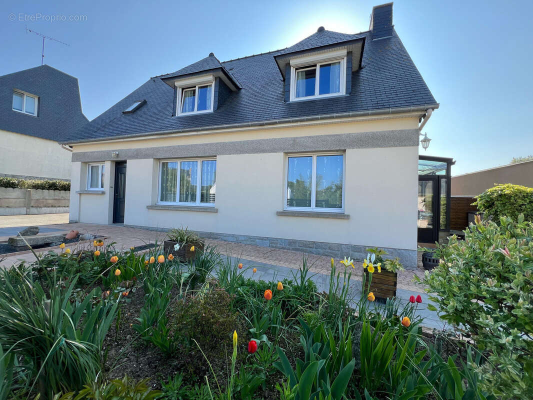 Maison à SAINT-JACUT-DE-LA-MER