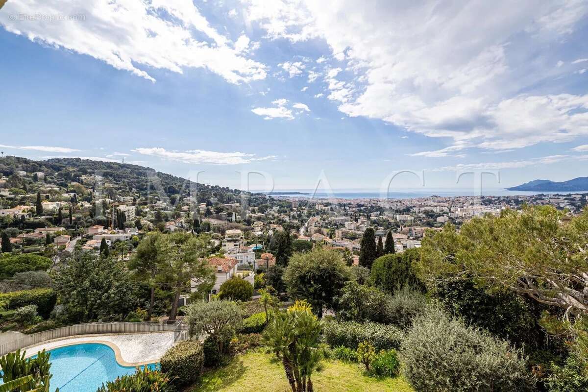 Appartement à LE CANNET