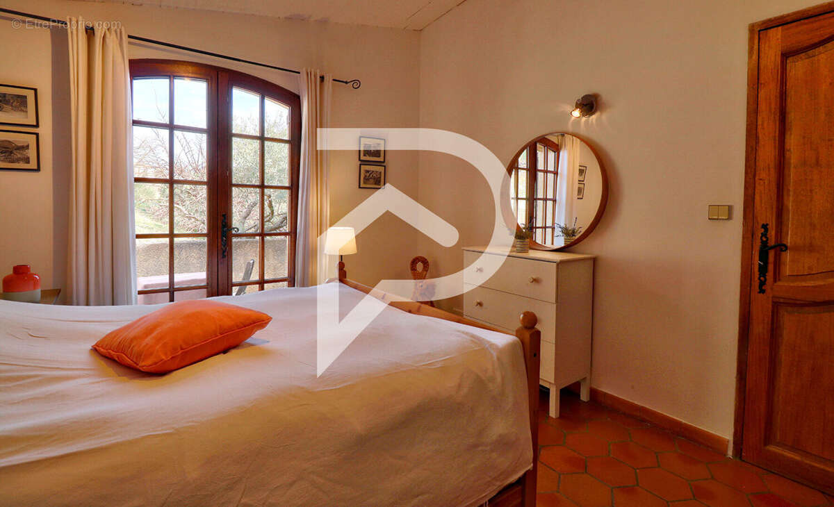 Maison à ARTIGNOSC-SUR-VERDON