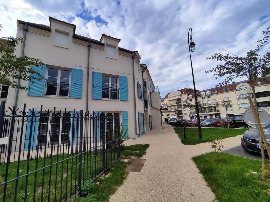 Commerce à LAMORLAYE