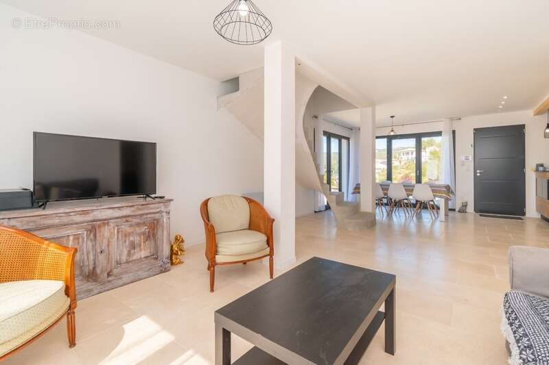Maison à LE CASTELLET