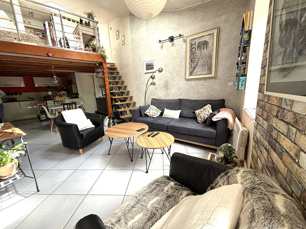 Appartement à GREZIEU-LA-VARENNE