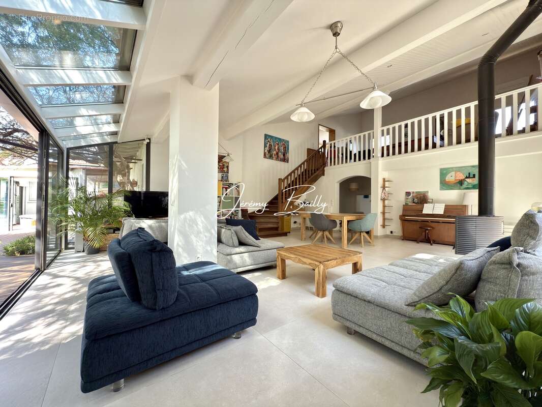 Maison à PEZILLA-LA-RIVIERE