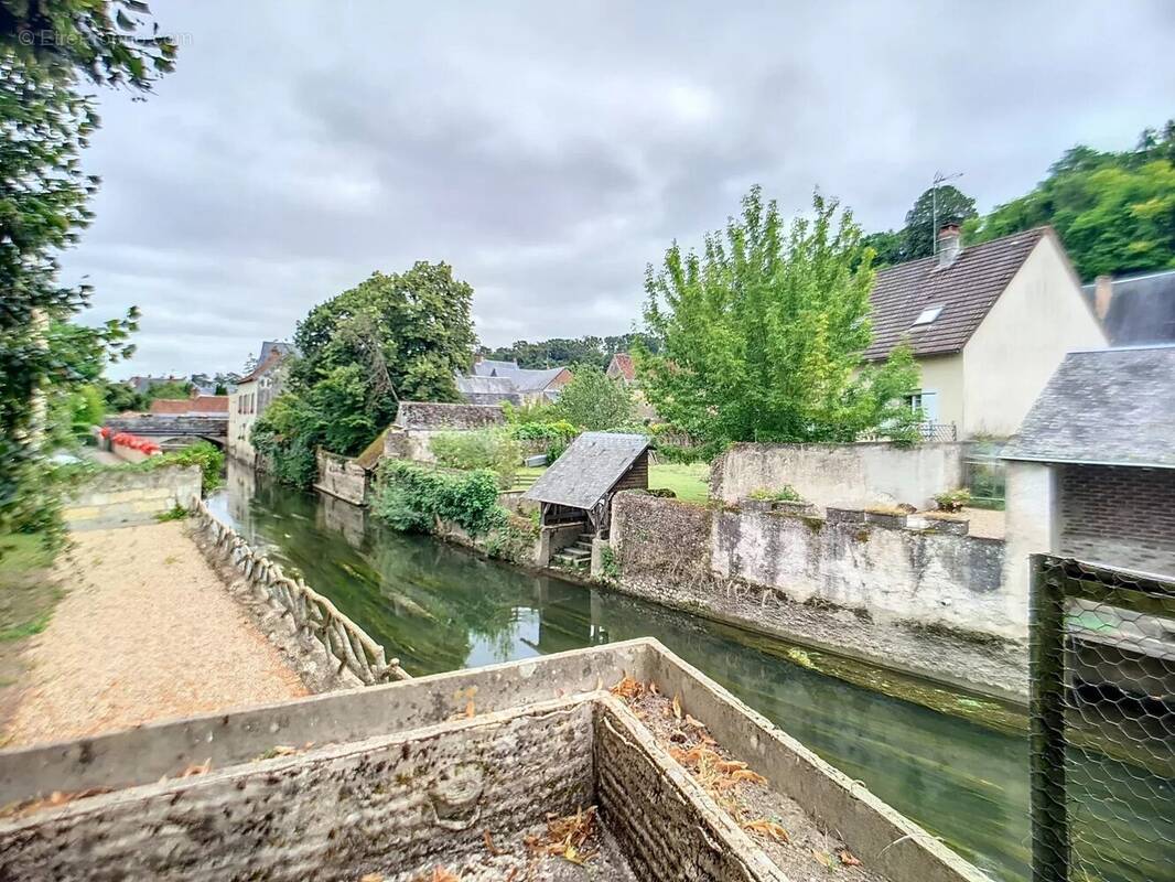 Maison à LA CHARTRE-SUR-LE-LOIR